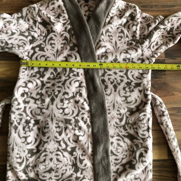 Ellen Tracy plush robe - Picture 7 of 10